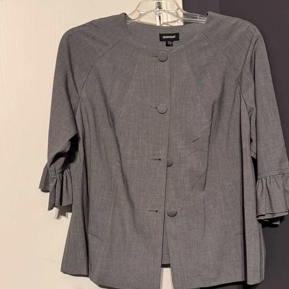 Avenue Women's Classic Gray Blazer